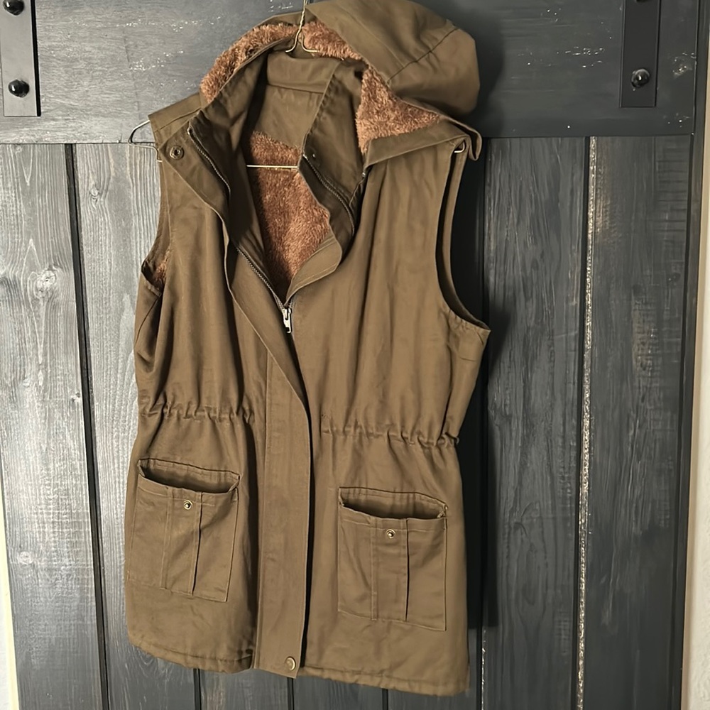 Hooded Military Green Fur Sleeveless Utility jacket size M